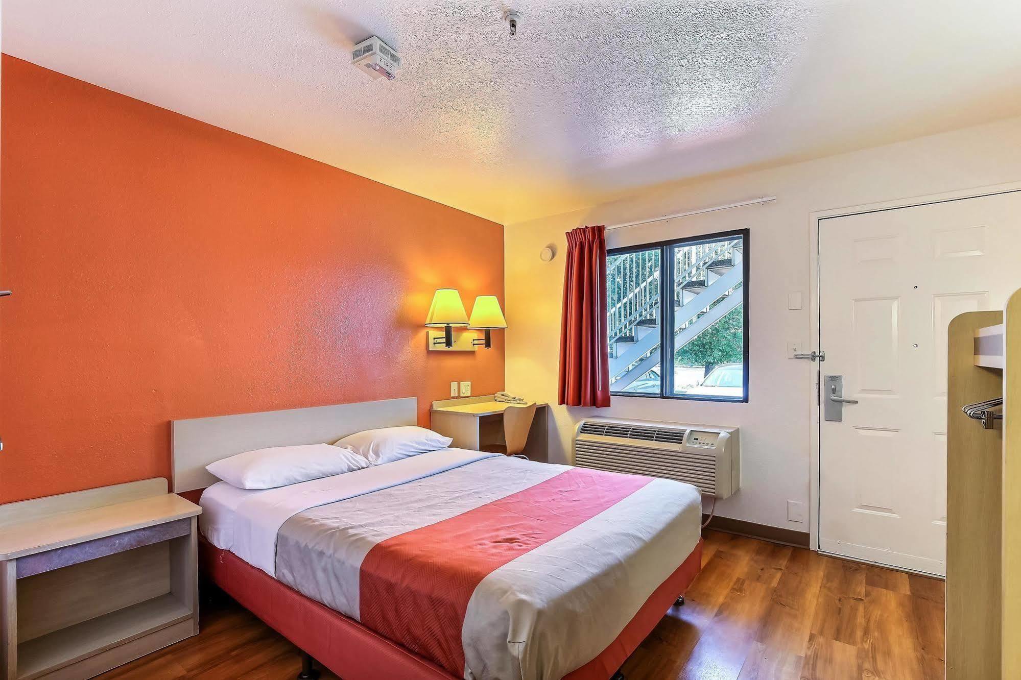 Motel 6-Pinole, Ca Eksteriør billede