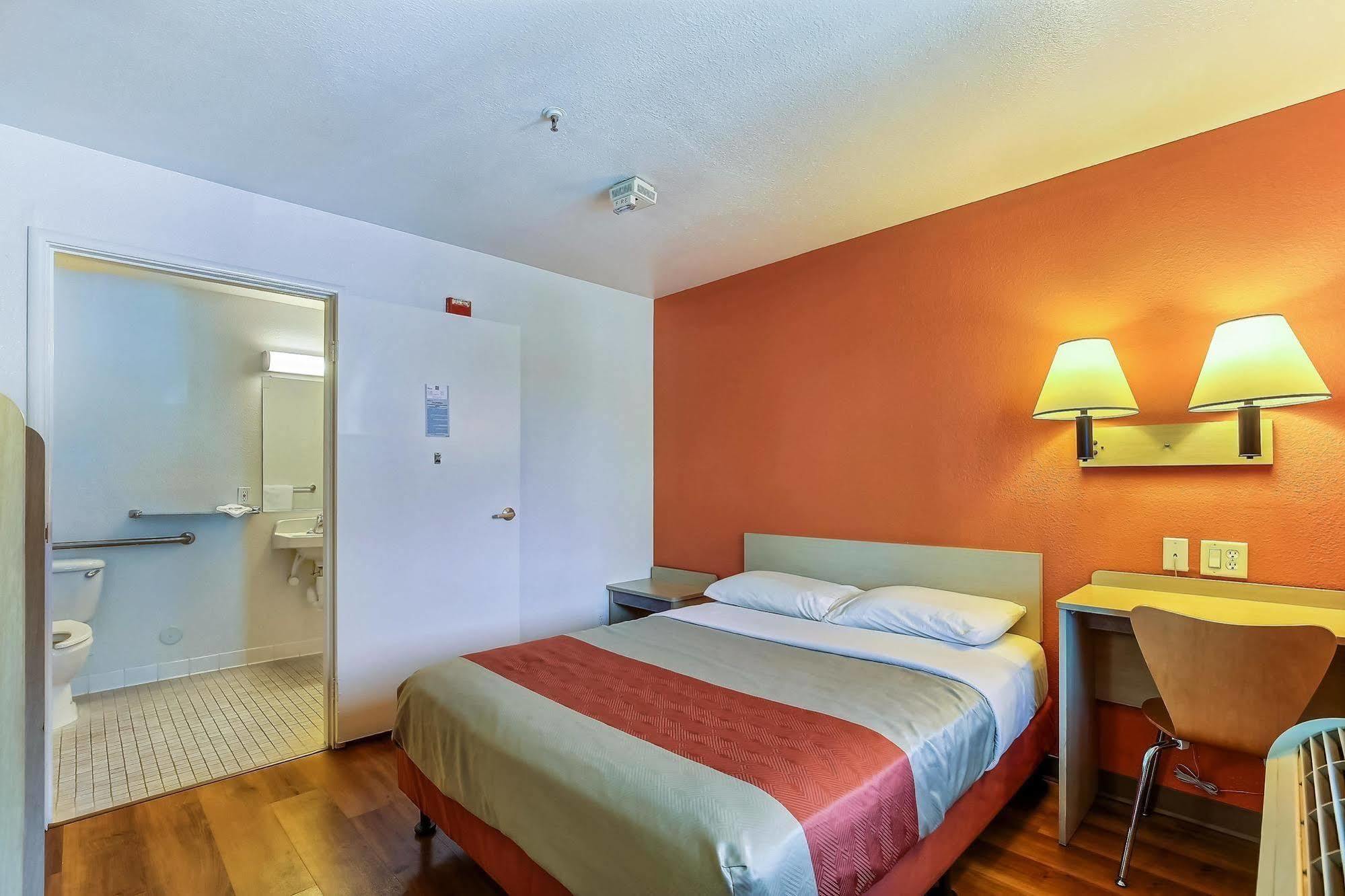 Motel 6-Pinole, Ca Eksteriør billede