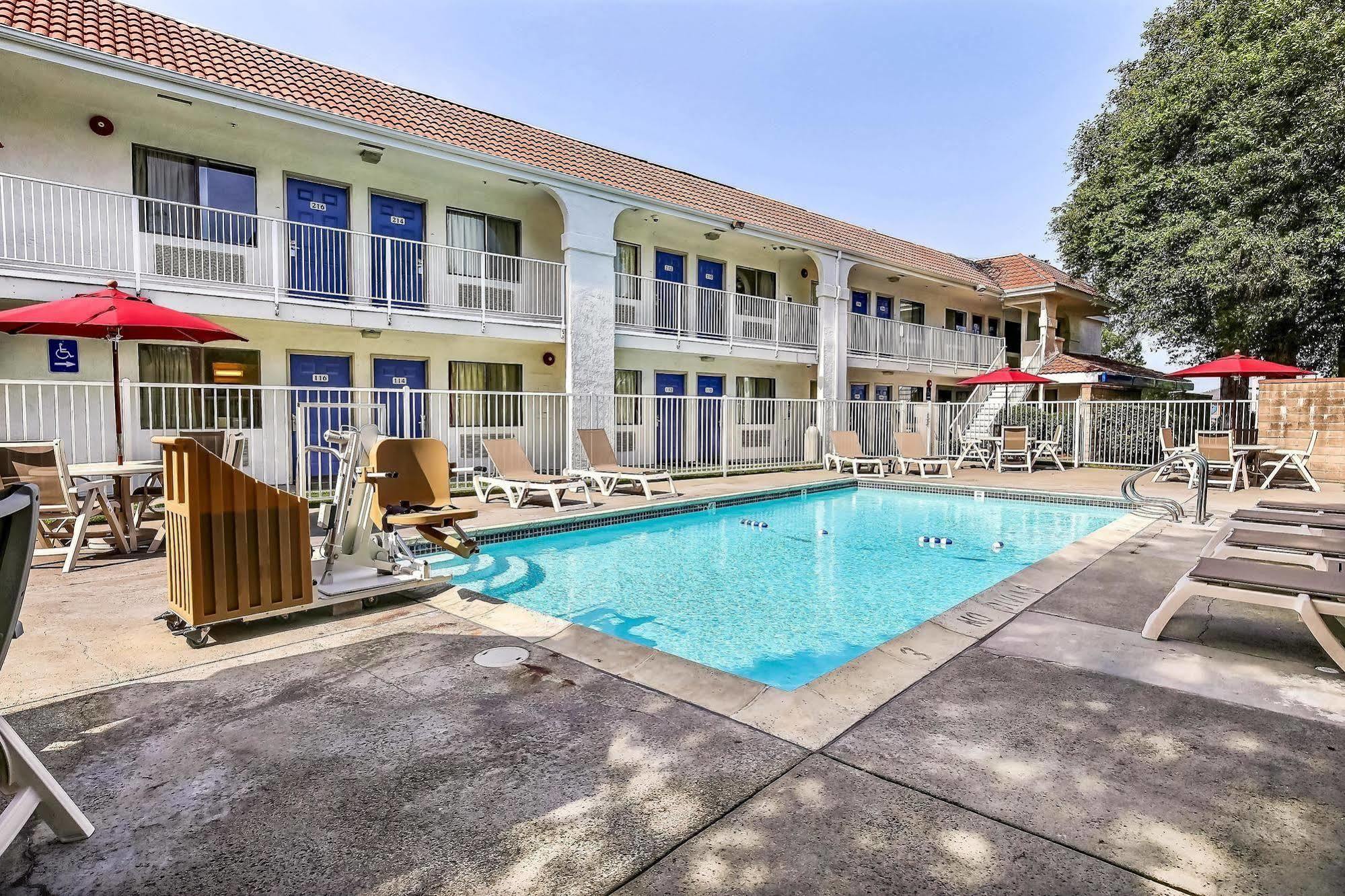 Motel 6-Pinole, Ca Eksteriør billede